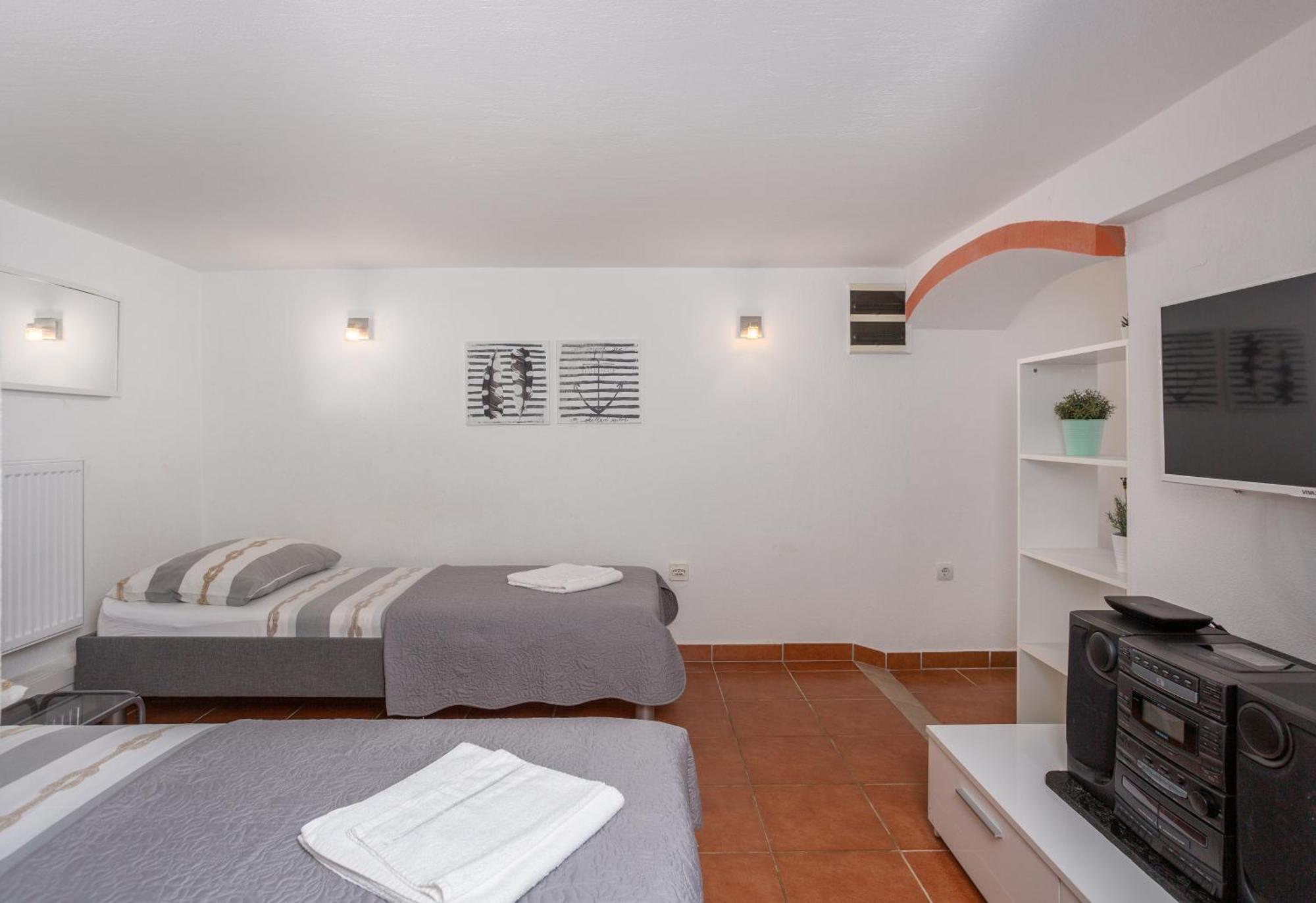 Apartments Villa Temer Pinezići Extérieur photo