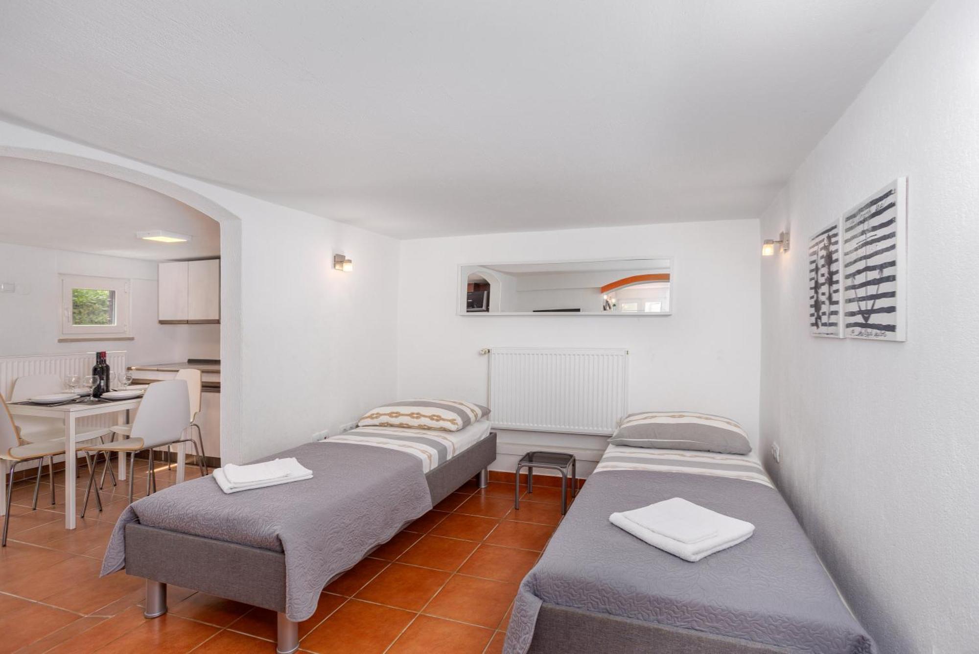 Apartments Villa Temer Pinezići Extérieur photo