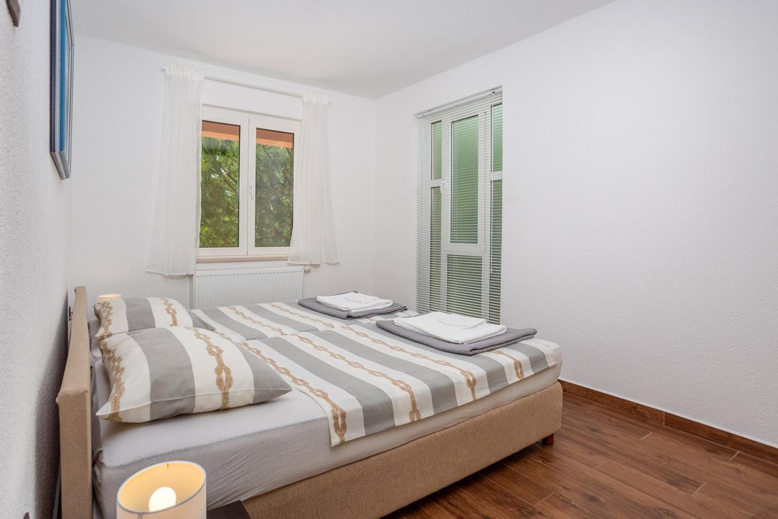 Apartments Villa Temer Pinezići Extérieur photo